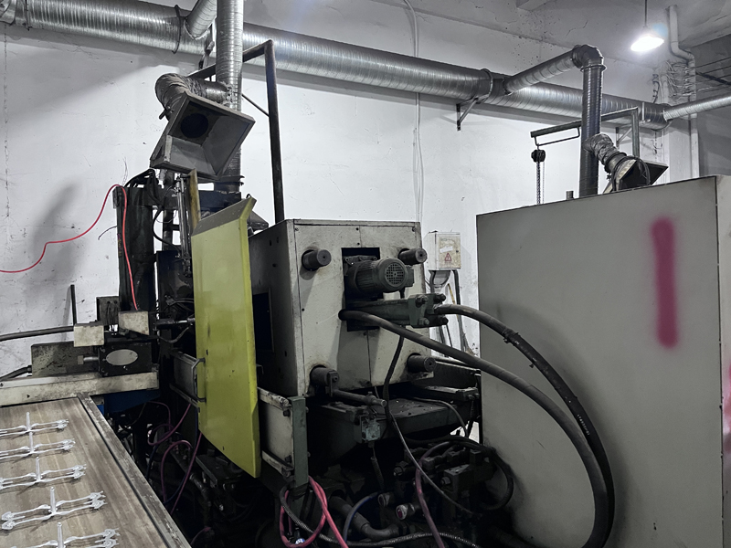 Зашто су светла увек упаљена у радионицама Јинхуа Хањиа?